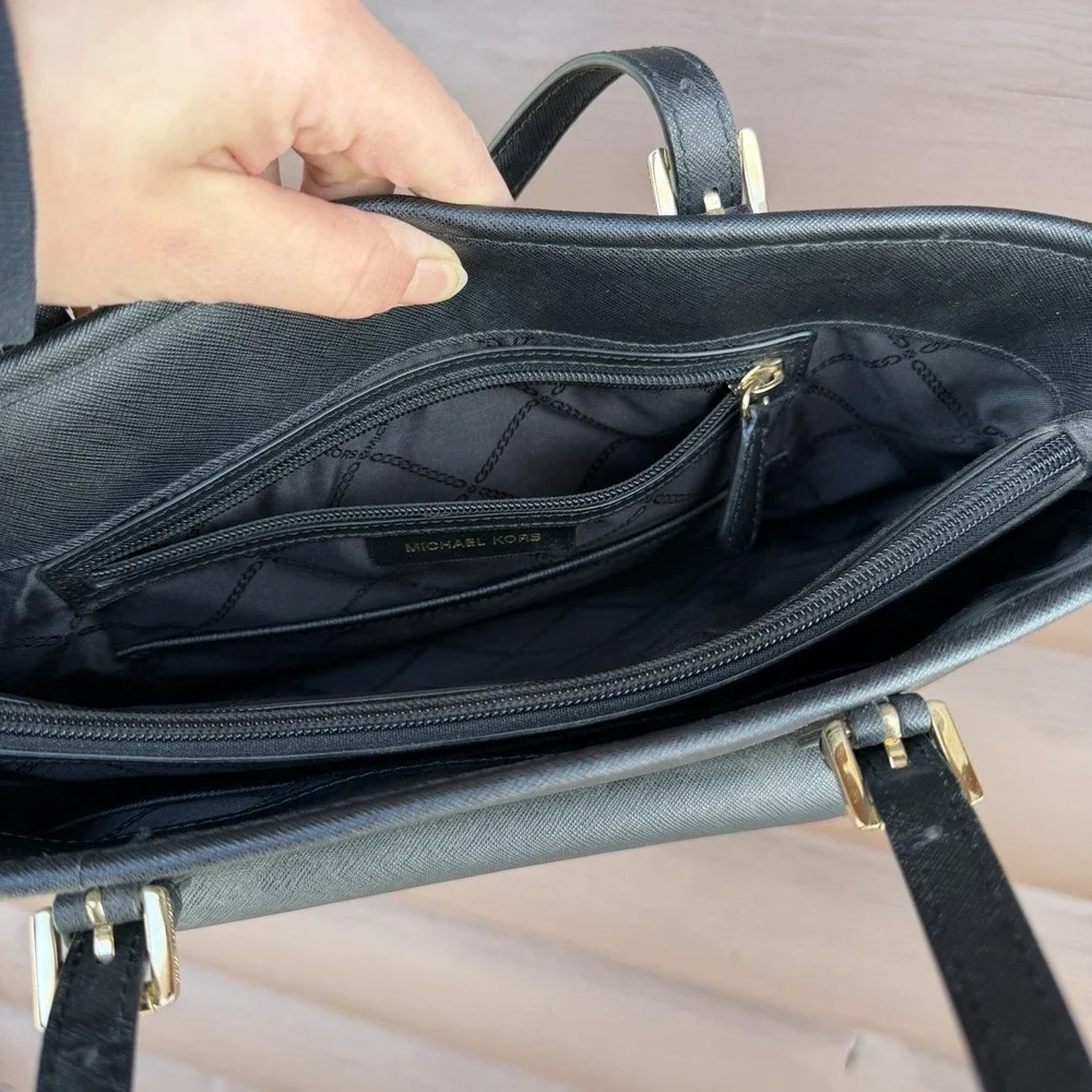Michael Kors it black
